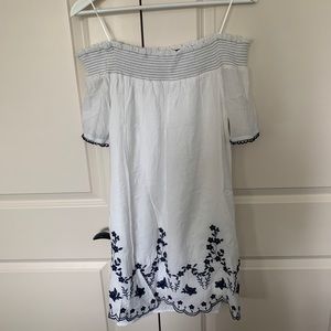 Altar’d State Off-the-shoulder Flow Dress (White)